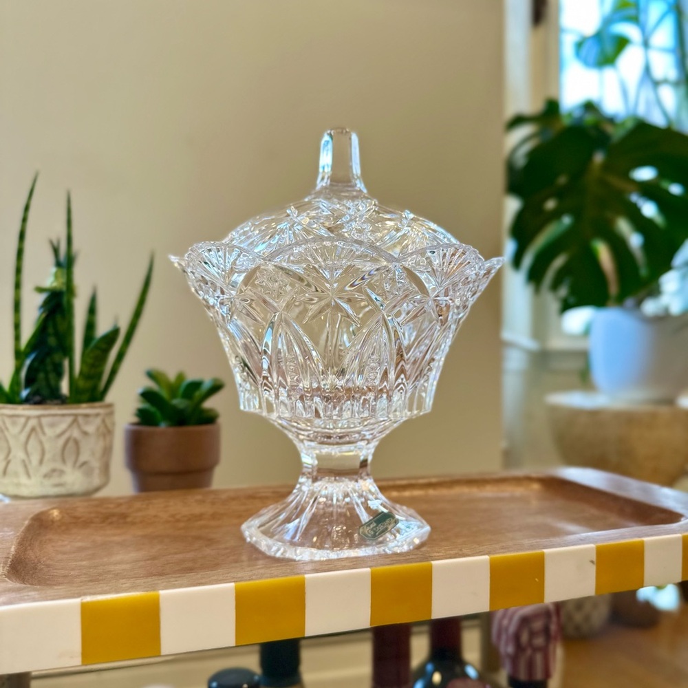 NWT Crystal Engraved Design Pedestal Candy Bowl Dish Accent Piece w/ Lid Cover